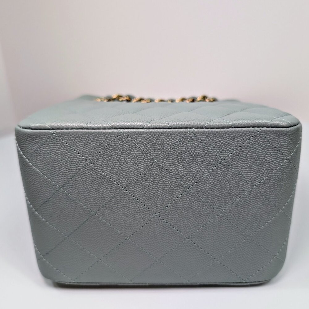 Chanel Rare Light Grey Quilted Caviar Leather Small Bucket Drawstring Bag - Picture 6 of 16
